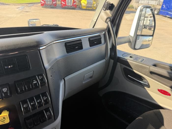 2022 Peterbilt 579 — photo 37