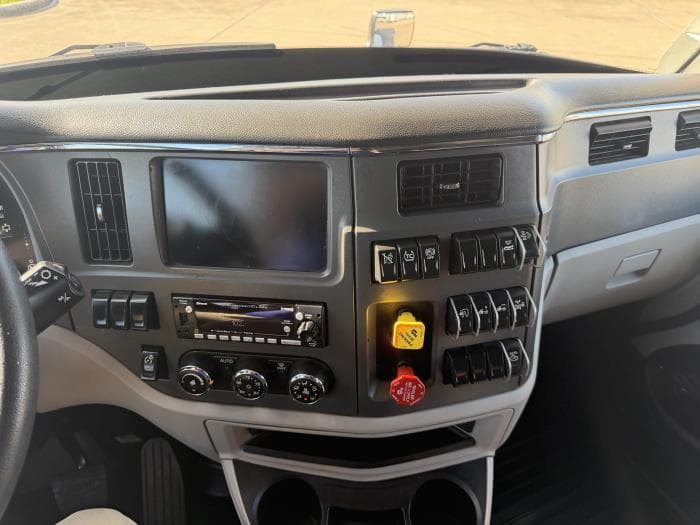2022 Peterbilt 579 — photo 38
