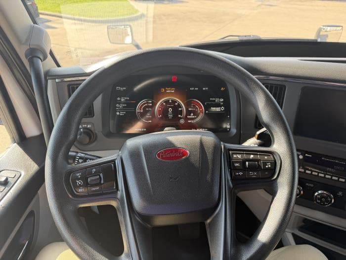 2022 Peterbilt 579 — photo 39