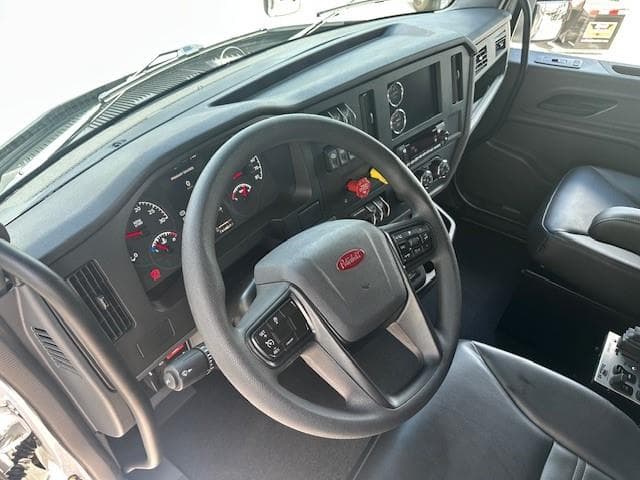 2027 Peterbilt 548 — photo 12