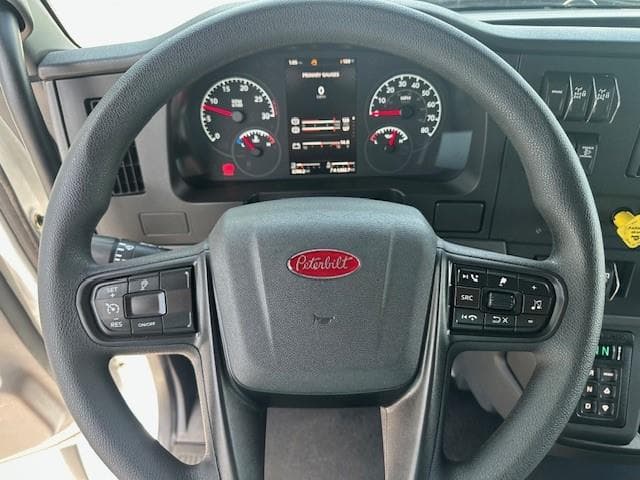 2027 Peterbilt 548 — photo 14