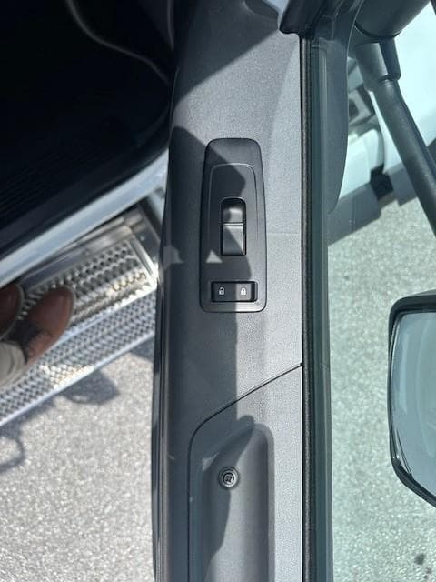 2027 Peterbilt 548 — photo 17