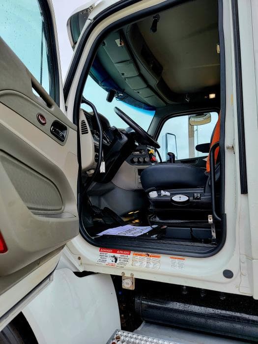 2020 Peterbilt 567 — photo 26
