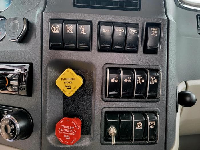 2020 Peterbilt 567 — photo 28