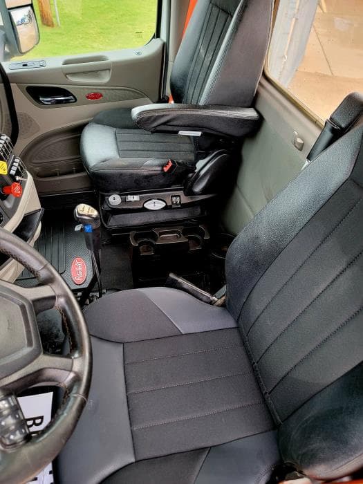 2020 Peterbilt 567 — photo 30
