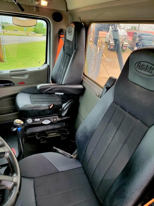 2020 Peterbilt 567 — photo 31