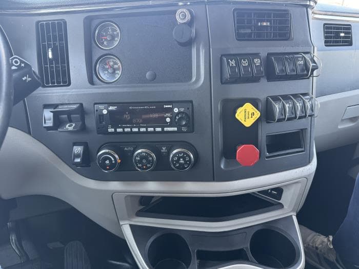 2022 Peterbilt 579 — photo 6