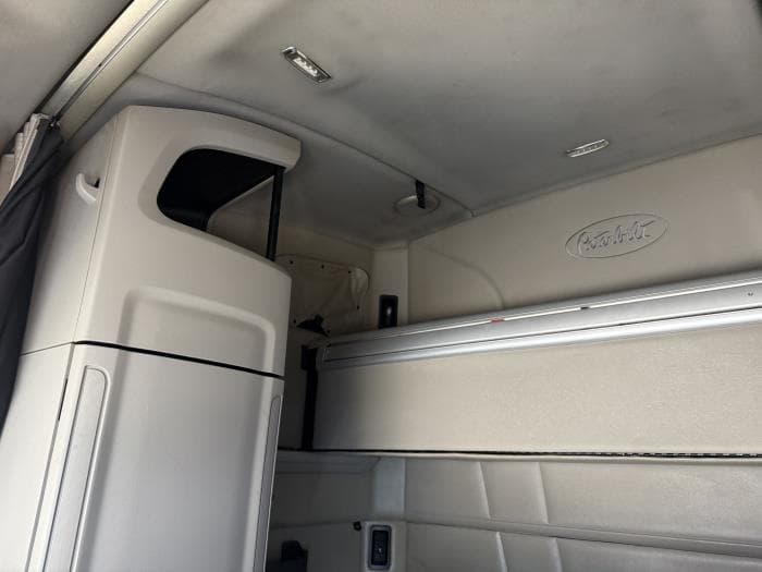 2022 Peterbilt 579 — photo 11