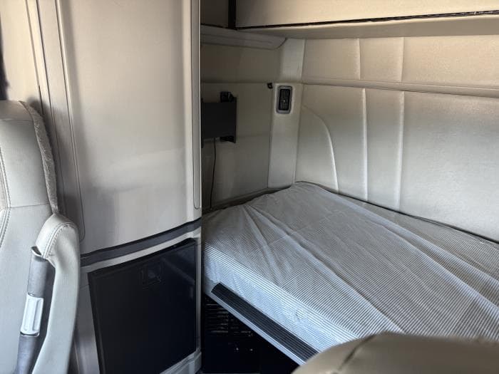 2022 Peterbilt 579 — photo 12