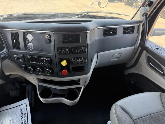 2022 Peterbilt 579 — photo 18