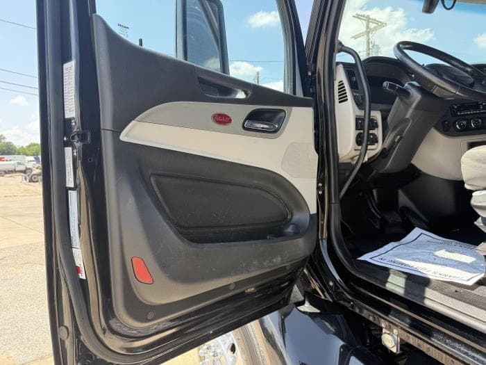 2022 Peterbilt 579 — photo 21