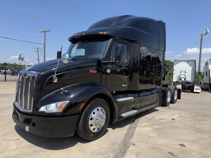 2022 Peterbilt 579 — photo 2
