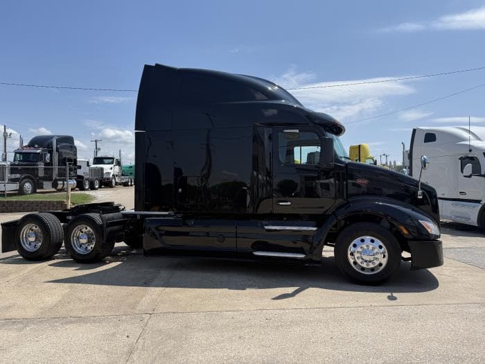 2022 Peterbilt 579 — photo 3