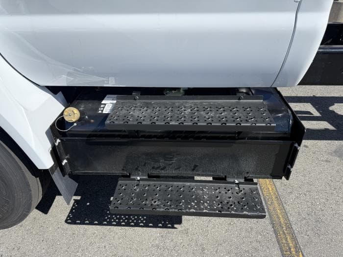 2027 Ford F-650 — photo 8