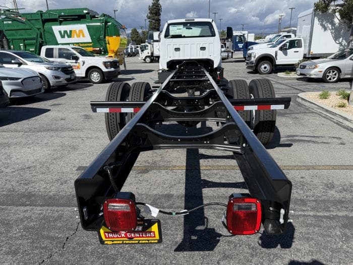 2027 Ford F-650 — photo 4