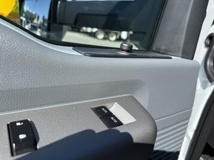 2027 Ford F-650 — photo 10