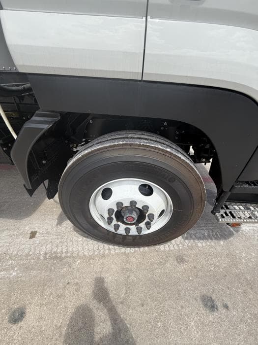 2026 Isuzu FTR — photo 10
