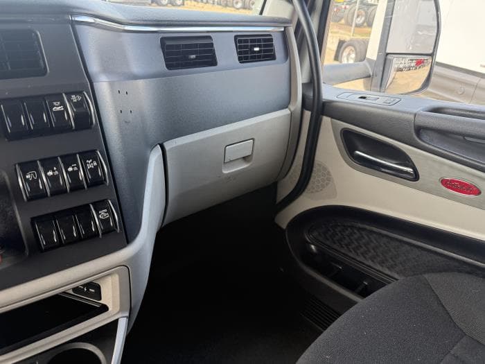 2022 Peterbilt 579 — photo 9