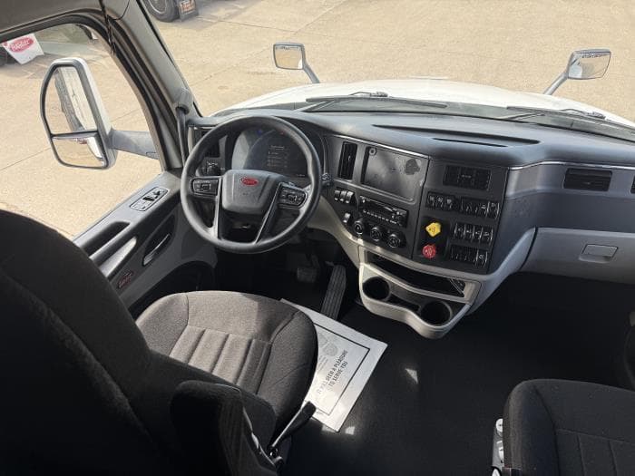 2022 Peterbilt 579 — photo 17