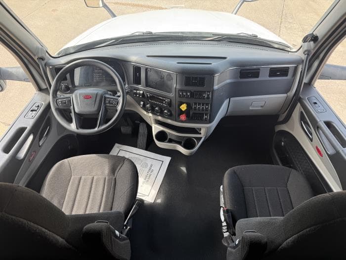 2022 Peterbilt 579 — photo 18