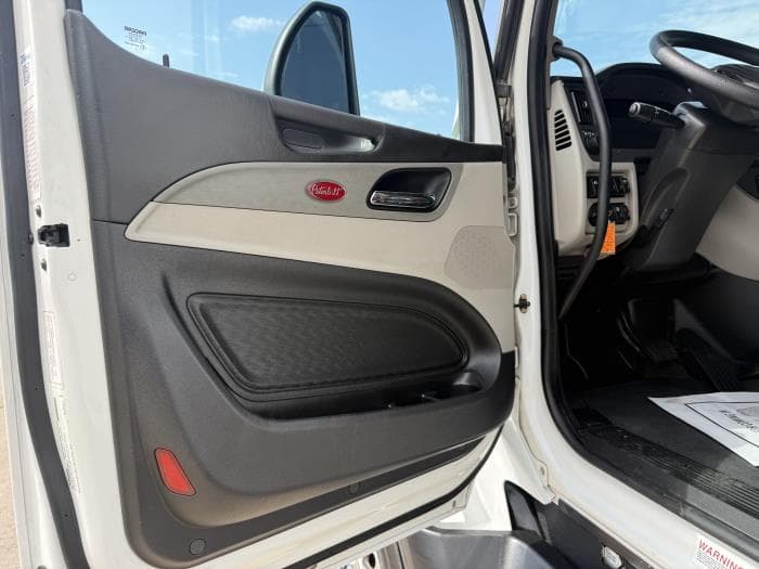 2022 Peterbilt 579 — photo 22