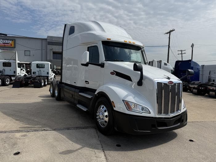 2022 Peterbilt 579 — photo 3