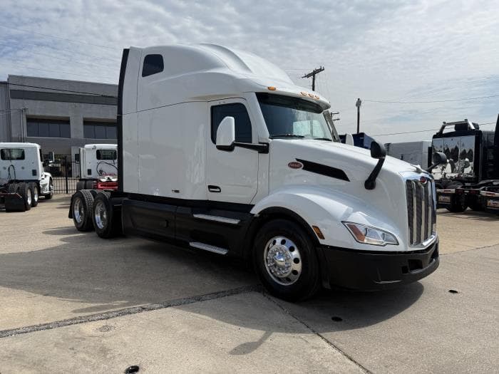 2022 Peterbilt 579 — photo 28