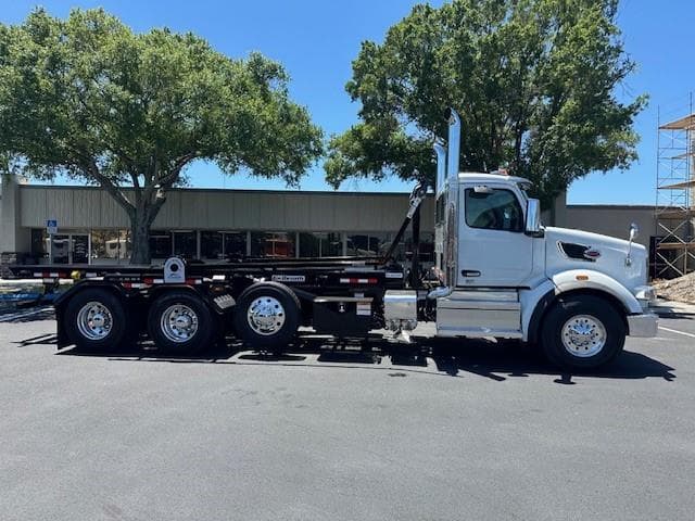 2027 Peterbilt 567 in Tampa, FL — photo 7