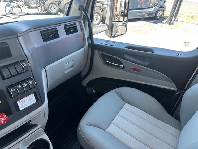 2027 Peterbilt 567 in Tampa, FL — photo 17