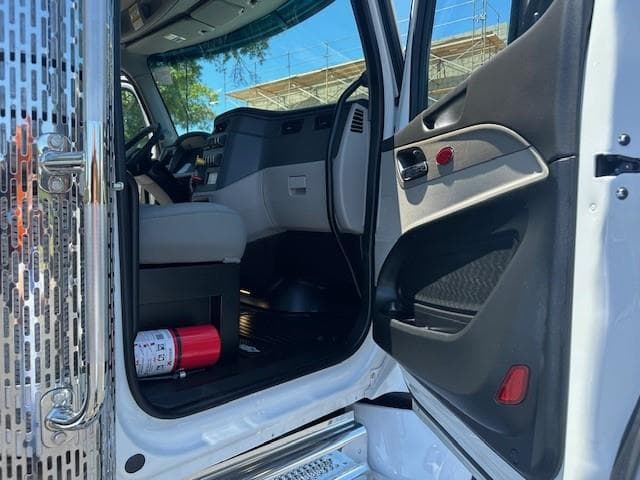2027 Peterbilt 567 in Tampa, FL — photo 20