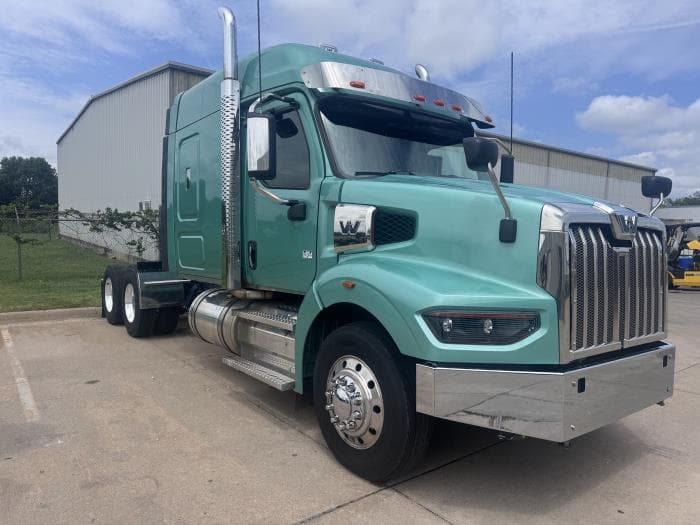 2024 Western Star 4900 — photo 2