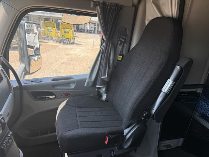 2019 Peterbilt 579 — photo 9