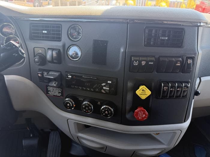 2019 Peterbilt 579 — photo 18
