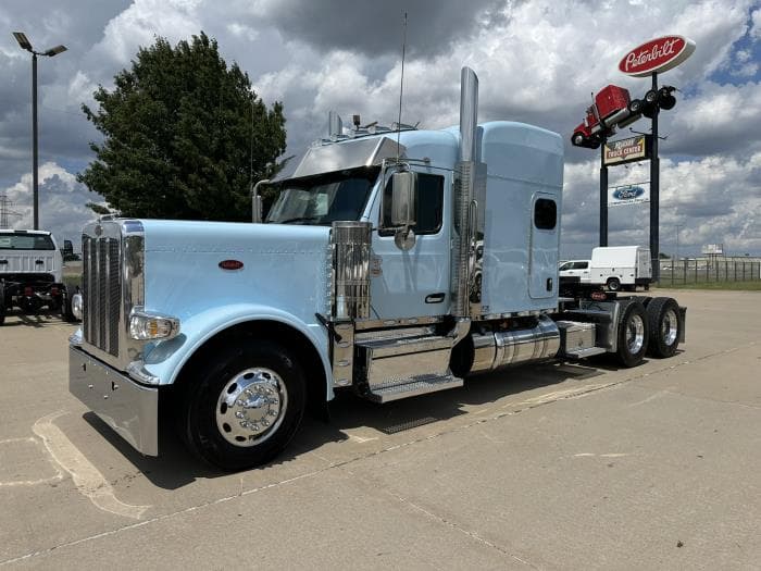 2025 Peterbilt 589 — photo 2