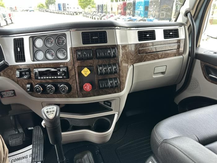 2025 Peterbilt 589 — photo 10