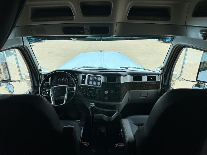 2025 Peterbilt 589 — photo 11