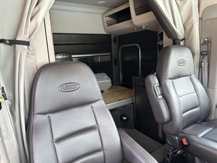 2025 Peterbilt 589 — photo 13