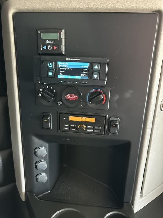 2025 Peterbilt 589 — photo 14