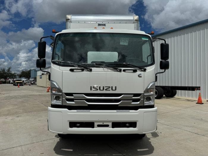 2025 Isuzu FTR — photo 3