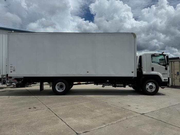 2025 Isuzu FTR — photo 5