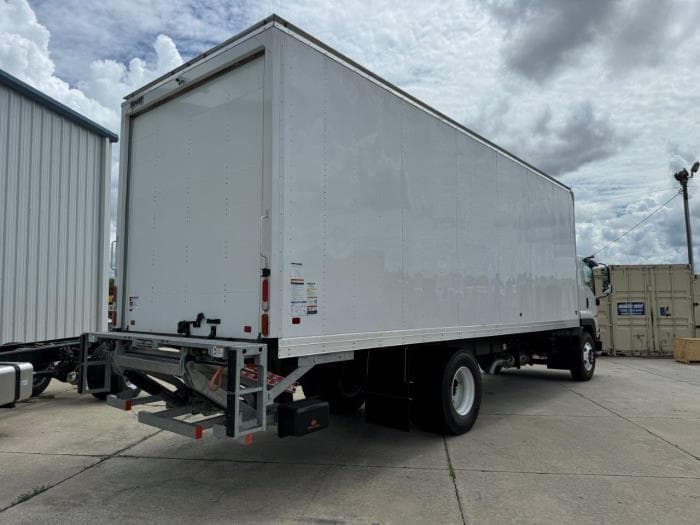 2025 Isuzu FTR — photo 6