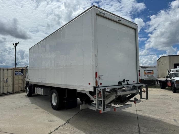 2025 Isuzu FTR — photo 8