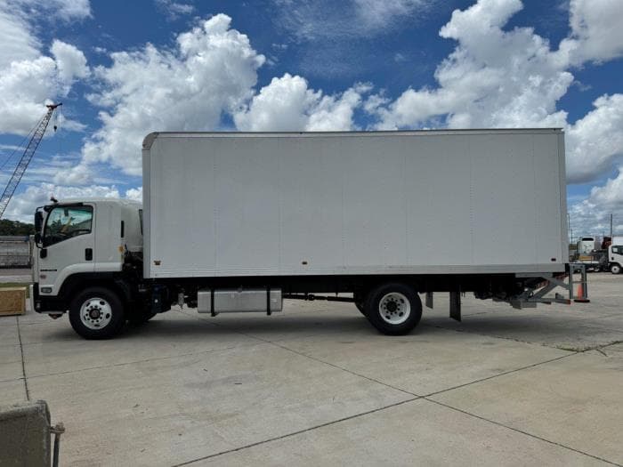 2025 Isuzu FTR — photo 9