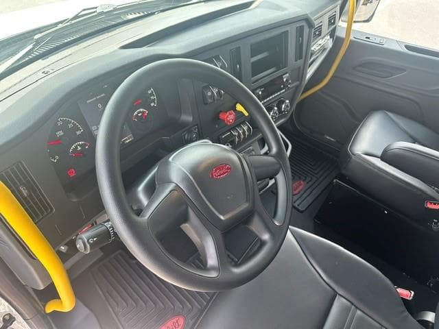 2027 Peterbilt 548 — photo 13