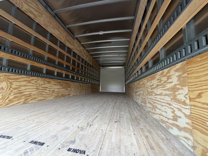 2025 Isuzu FTR — photo 12