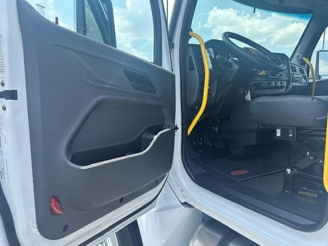 2027 Peterbilt 548 — photo 10