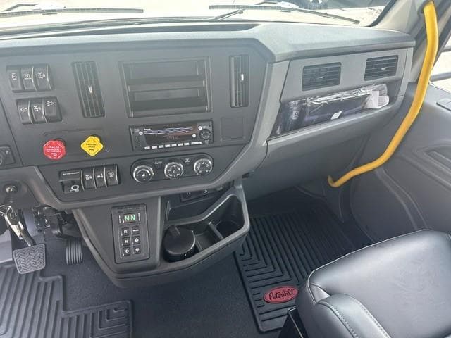 2027 Peterbilt 548 — photo 15