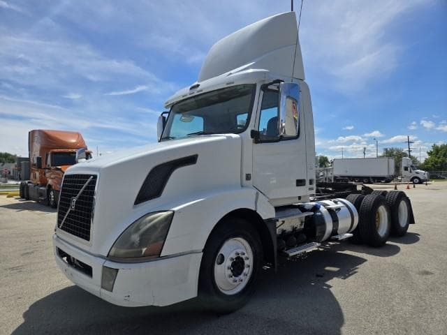 2016 Volvo VNL 300 — photo 2