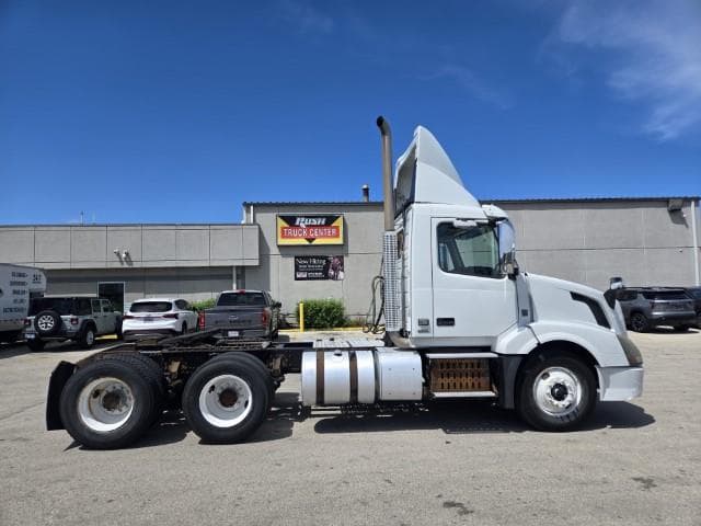 2016 Volvo VNL 300 — photo 5