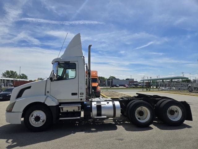2016 Volvo VNL 300 — photo 6